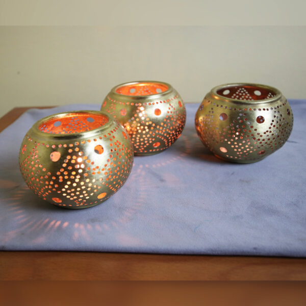 set of 3 brass candle holders - Image 8